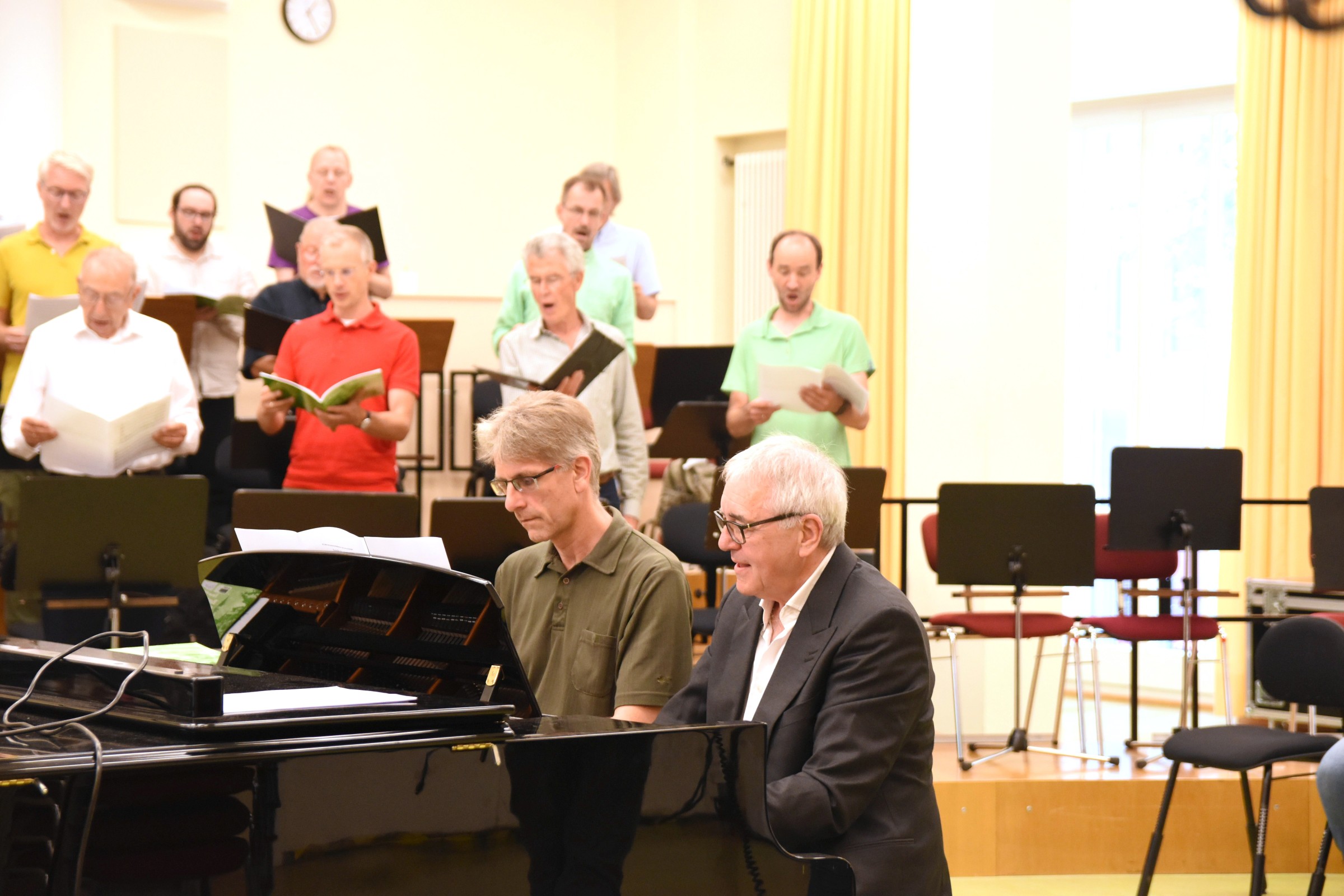 "Mitmischen"-Aktion des BR am 4. Juli 2023: 30 Laien, BR-Chor und Howard Arman im Chorsaal im Funkhaus (Foto: Alexander Heinzel)