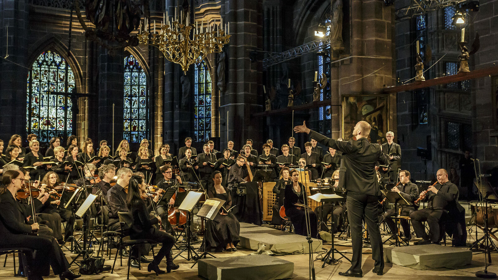 Peter Dijkstra dirigiert Bachs h-Moll-Messe bei der 65. ION in Nürnberg (Foto: ION / Hans von Draminsky)